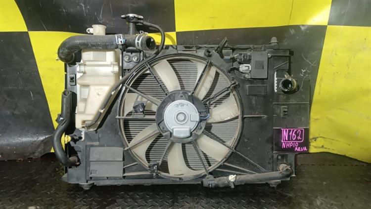 Радиатор основной Тойота Аква в Тобольске 116562
