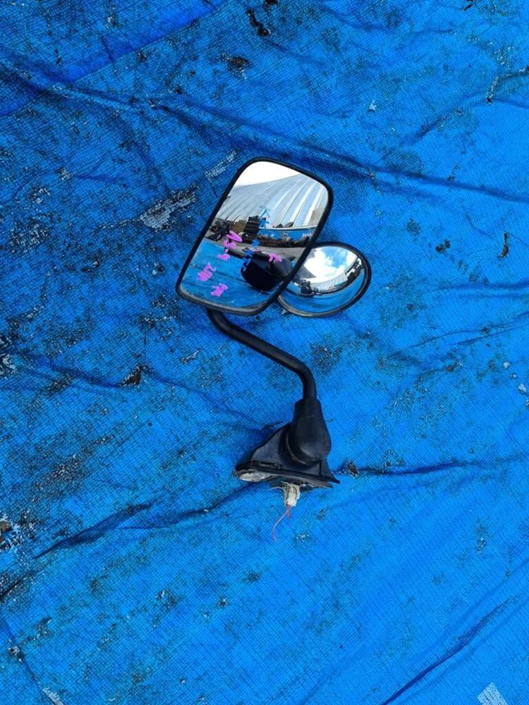 Зеркало Ниссан Титан в Тобольске 215385