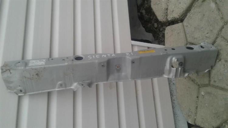 Рамка радиатора Тойота Сиента в Тобольске 84103